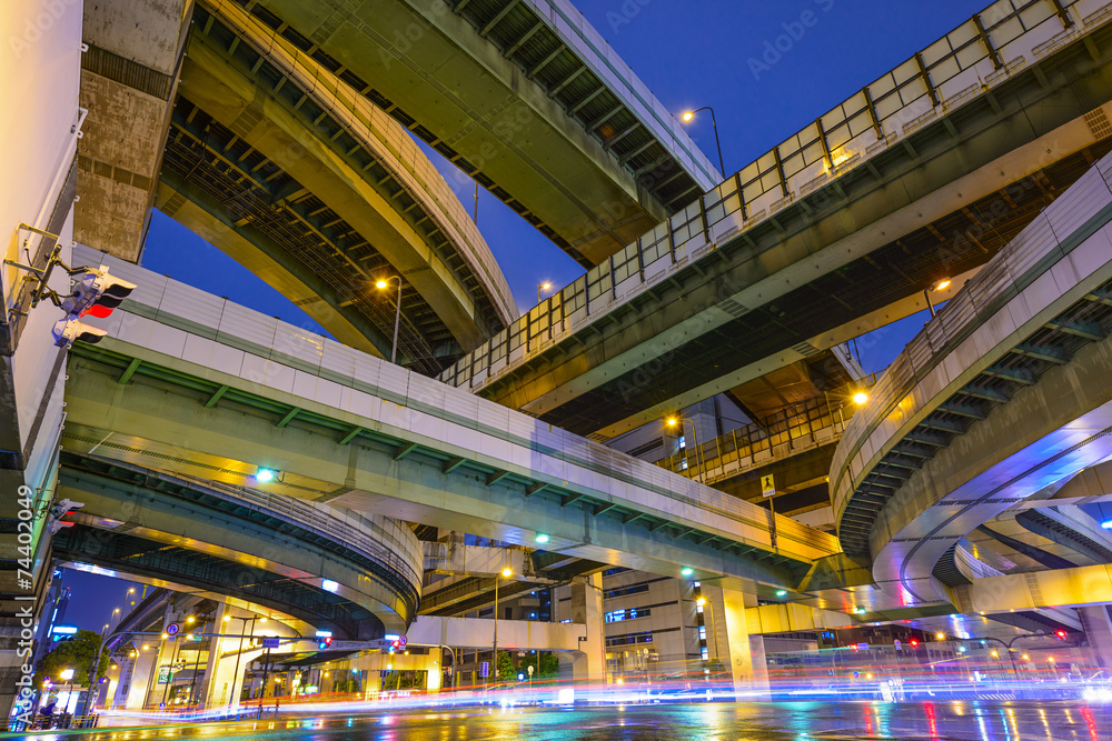 Naklejka premium Podwyższone autostrady i drogi w Osace w Japonii
