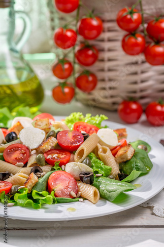 Spring salad with pasta