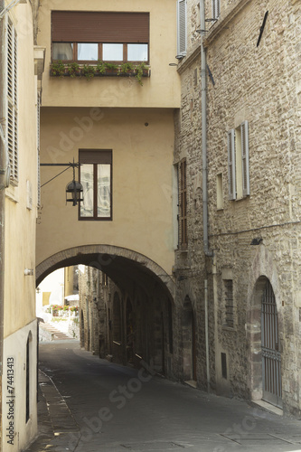 Fototapeta Naklejka Na Ścianę i Meble -  Stone arches on a street from Tuscany
