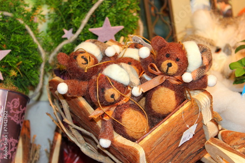 Kleine Teddybären für Weihnachten am Christkindlmarkt photo