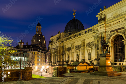 Frauenkirche und Kunstakademie in Dresden