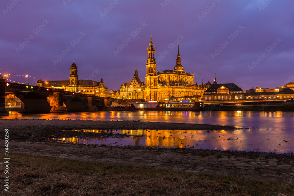 Obraz premium Dresdens Skyline im Abendlicht