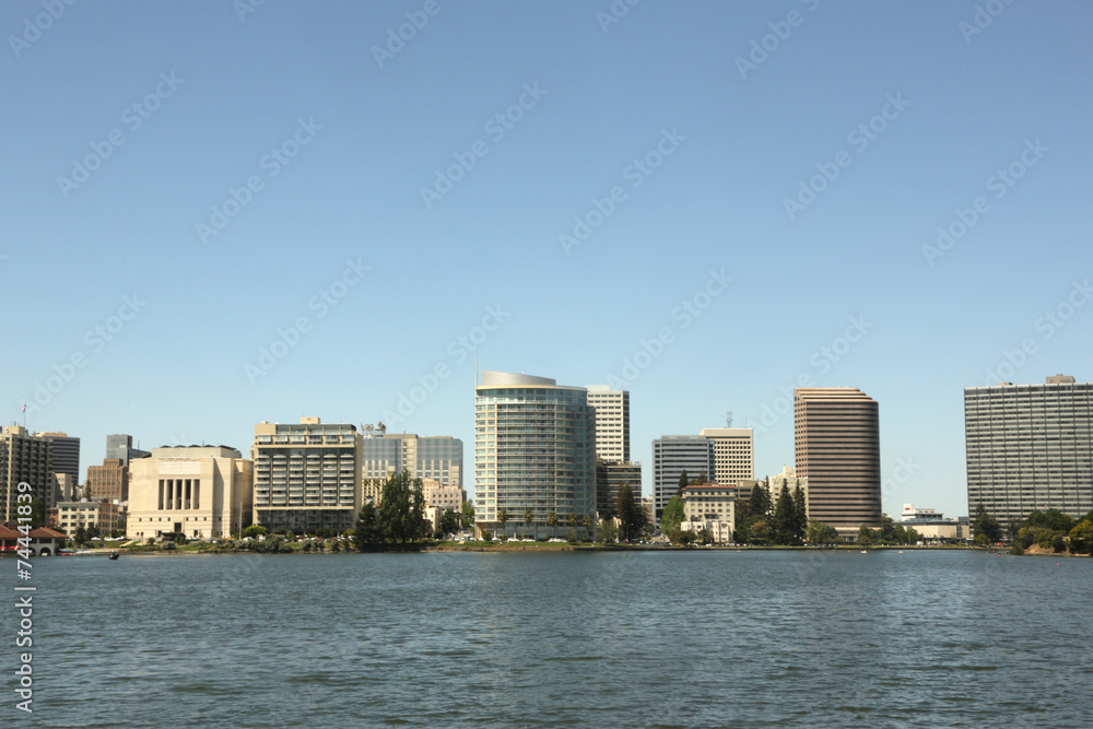 Fototapeta premium Oakland California skyline view Lake Merritt