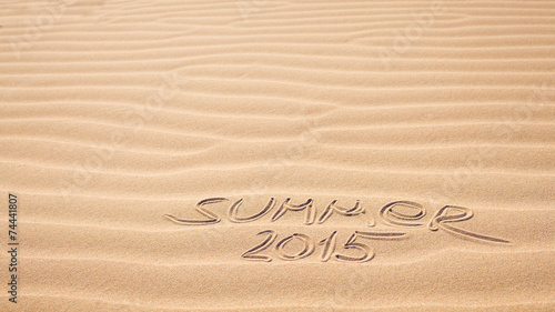 Obraz na plátně Summer 2015 handwriting on the sea-sand with a wavy pattern