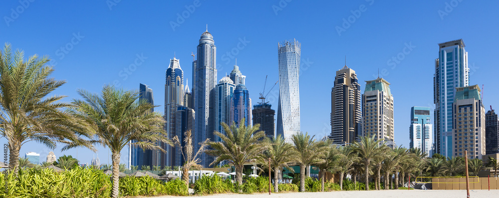Fototapeta premium Panoramic view of skyscrapers and jumeirah beach