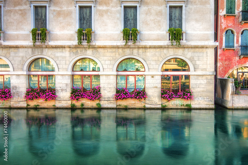 Kolorowa fasada budynku Treviso,Włochy.