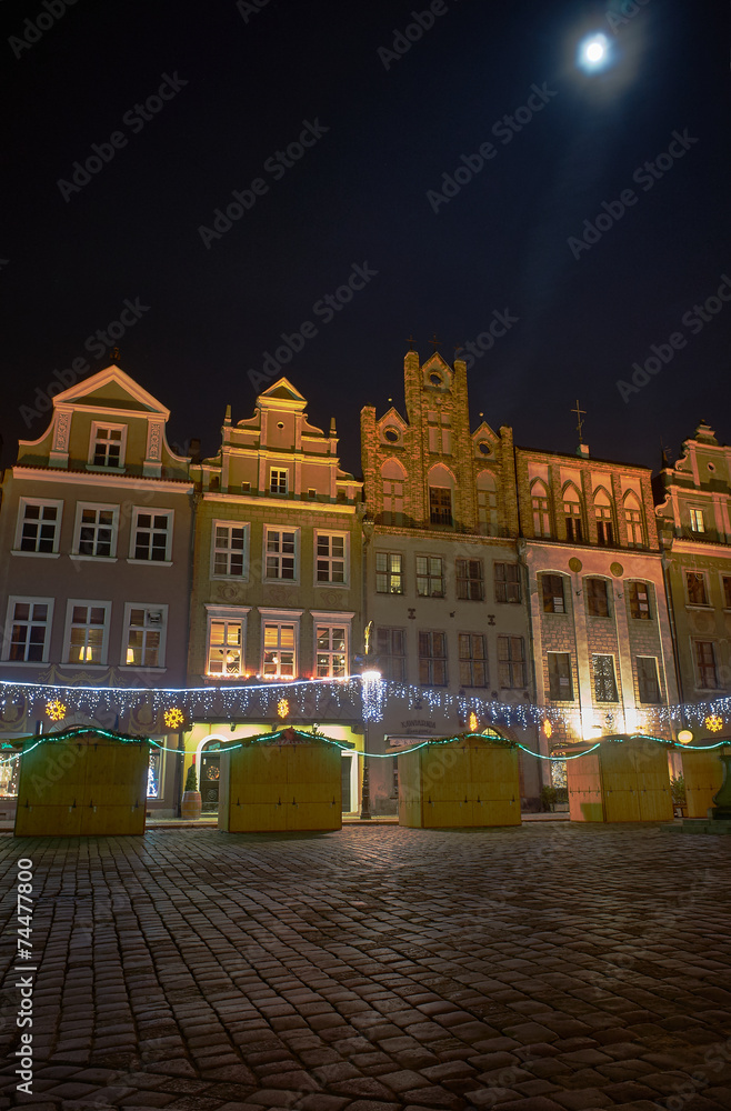 Naklejka premium Christmas decorations in the Old Market Square by night.