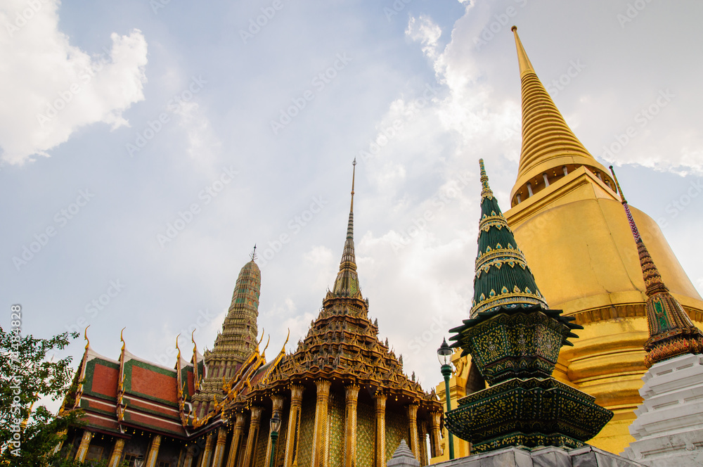 Fototapeta premium Wat Phra Kaew in Bangkok beautiful in Thailand.