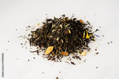 dried tea leaves with aromatic additives