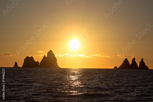 Sonnenuntergang mit Felsen