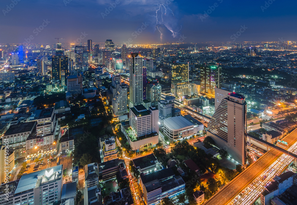 Obraz premium Bangkok cityscape with lightning