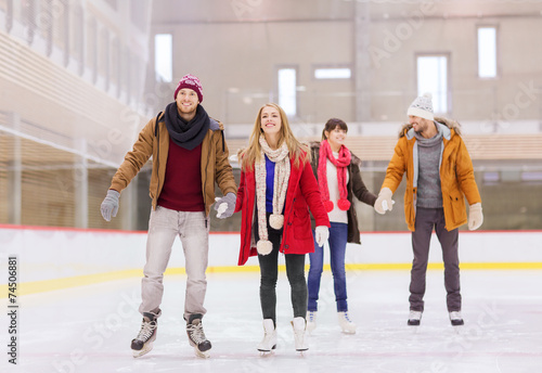 Photos happy friends on skating rink