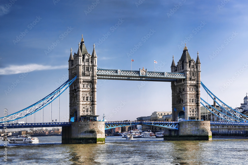 Fototapeta premium Famous Tower Bridge in London, England