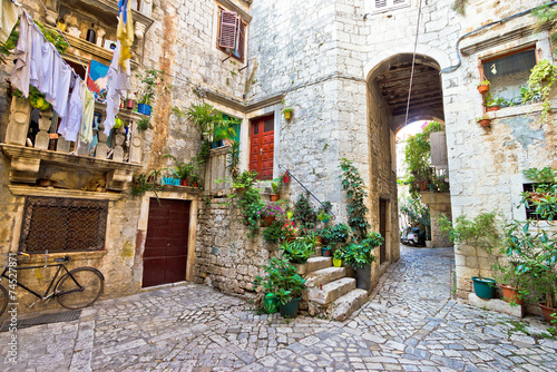 Fototapeta Naklejka Na Ścianę i Meble -  Old stone street of Trogir
