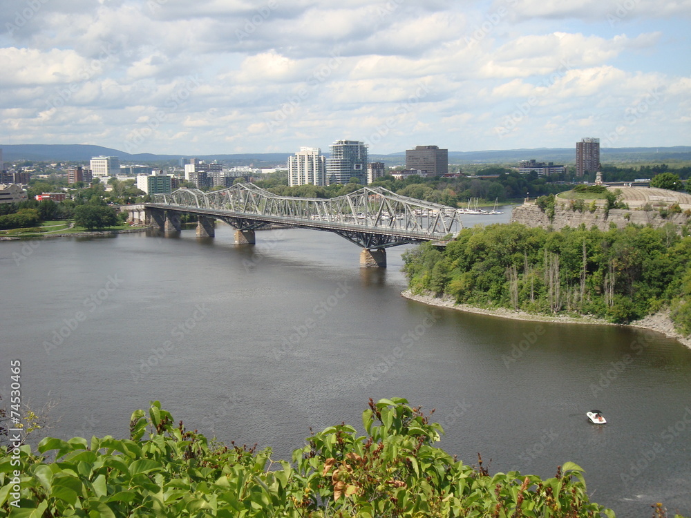Vista da Alexandra Bridge em Ottawa