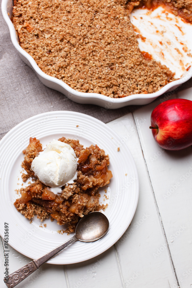 apple crumble with ice cream apple crumble with ice cream