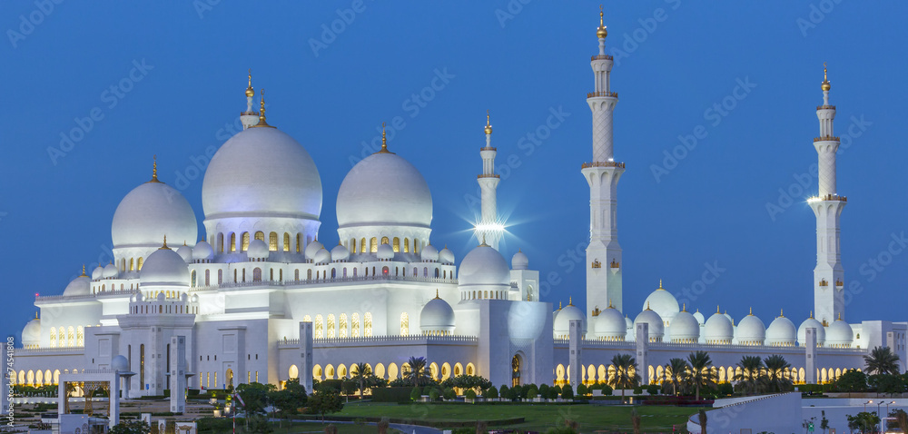 Panoramic view of Abu Dhabi Sheikh Zayed Mosque by night - obrazy, fototapety, plakaty 
