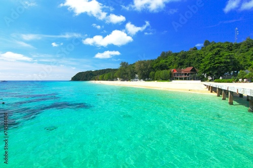 Fototapeta Naklejka Na Ścianę i Meble -  Paradise beach in Koh maiton island , phuket ,Thailand