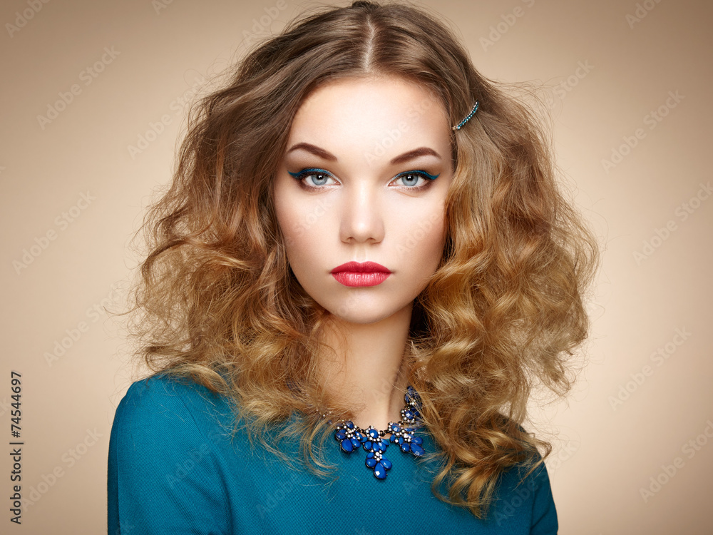 Fototapeta premium Fashion portrait of elegant woman with magnificent hair