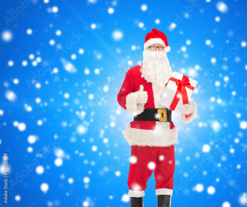 man in costume of santa claus with gift box © Syda Productions