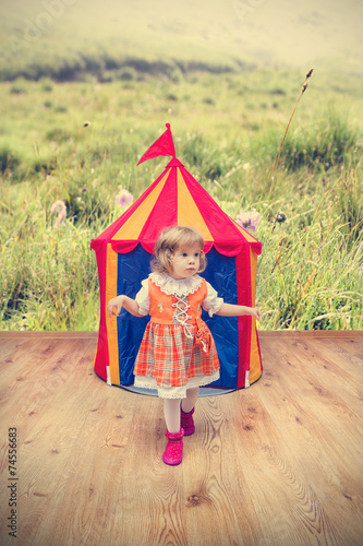Obraz na plátně Little girl getting out of the tent