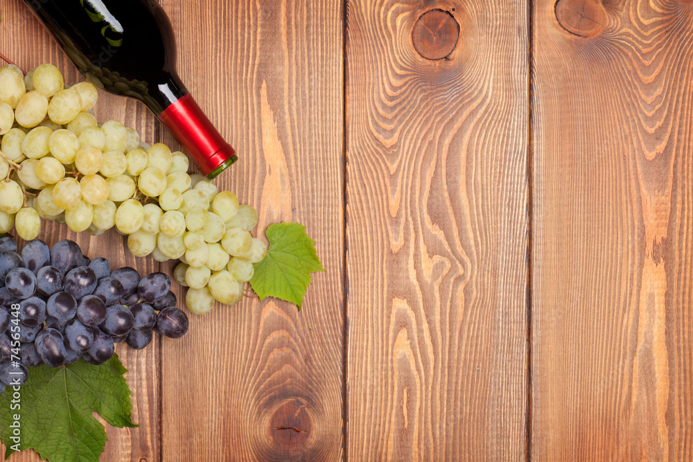 Red wine bottle and bunch of grapes Red wine bottle and bunch of grapes