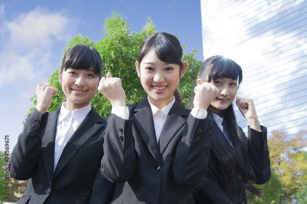 笑顔の女性社員