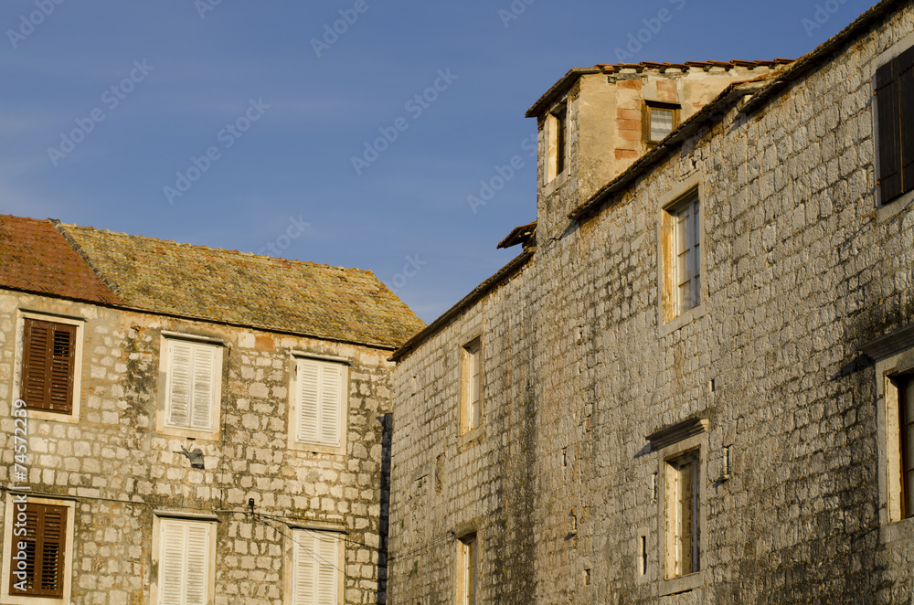 old buildings in jelsa