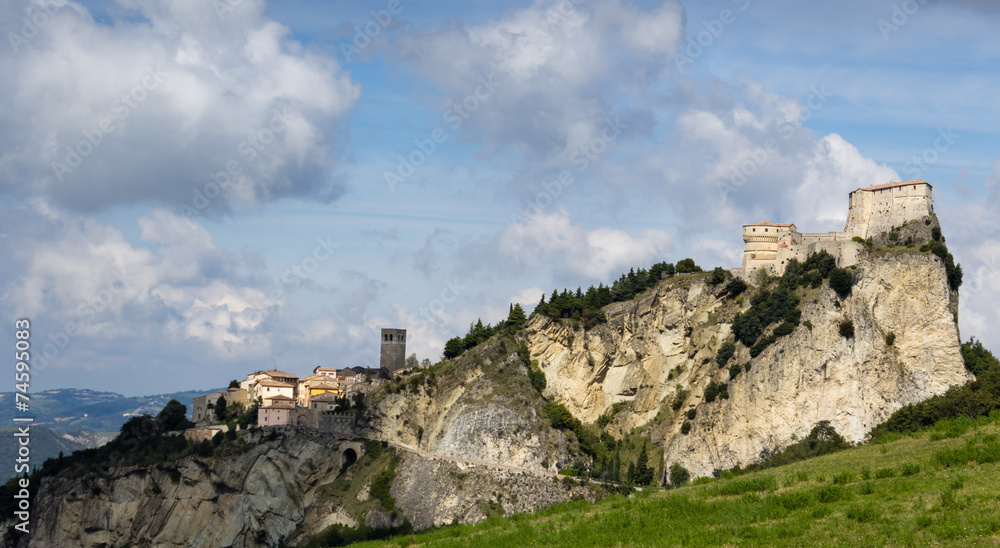Fototapeta premium View of San Leo fortress and village