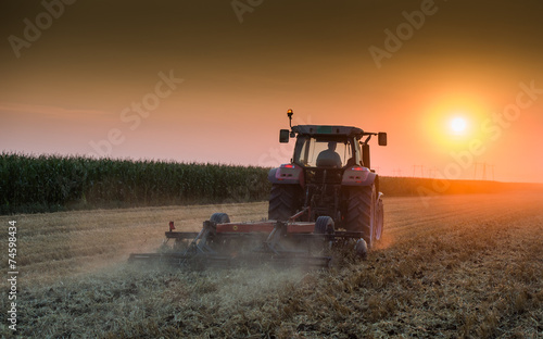 Canvas Print tractor plowing