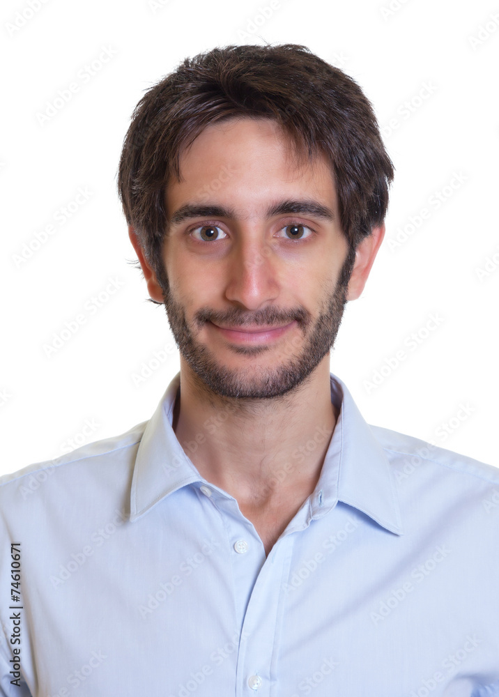 Bewerbungsfoto eines Mannes mit schwarzen Haaren und Bart Bewerbungsfoto eines Mannes mit schwarzen Haaren und Bart