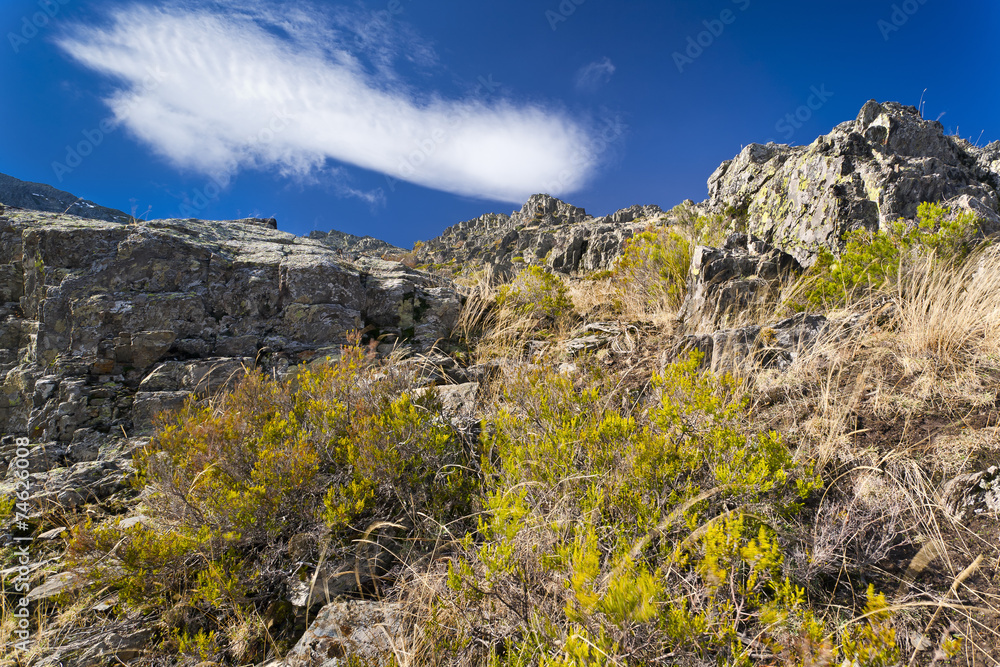 Riscos en la Tiñosa. Sierra Norte Riscos en la Tiñosa. Sierra Norte