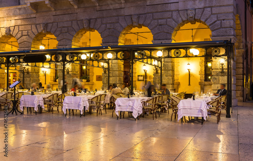 Fototapeta Naklejka Na Ścianę i Meble -  Old street in centre of Verona at night, Italy
