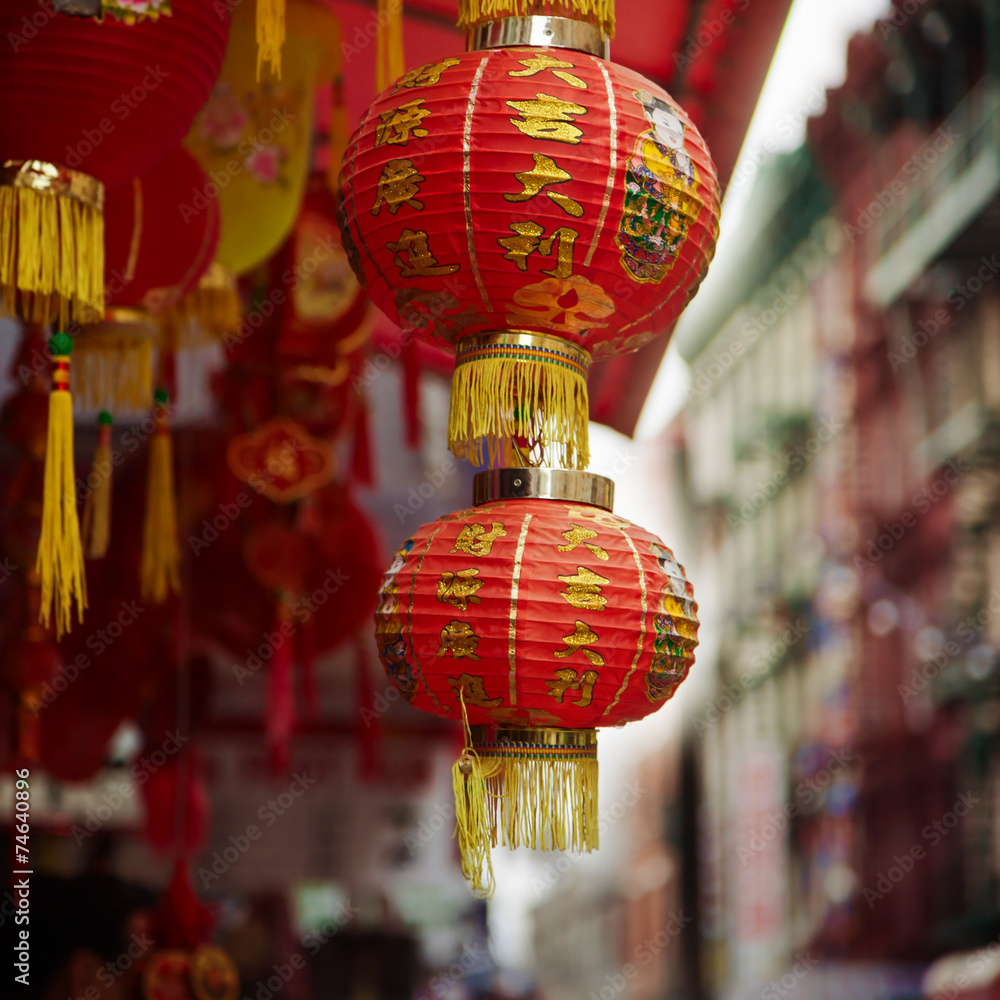 Obraz premium Red chinese lamp in Chinatown in New York city, USA