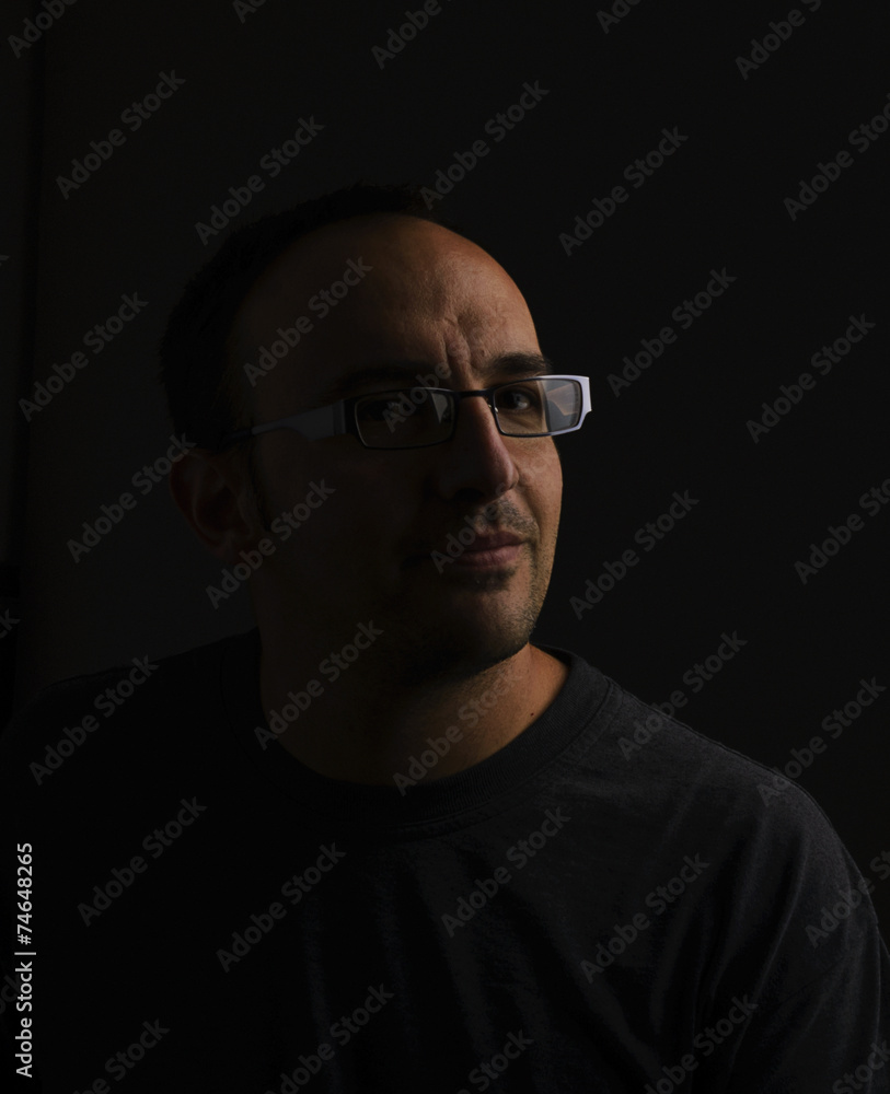 Retrato hombre con gafas Retrato hombre con gafas