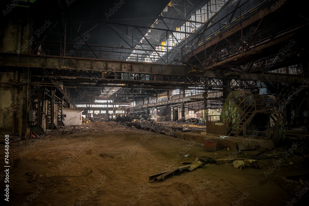 Fototapeta premium Large empty hall with concrete walls