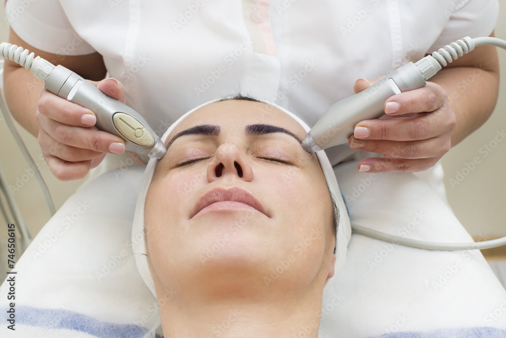 massage and facial peels at the salon cosmetics massage and facial peels at the salon cosmetics