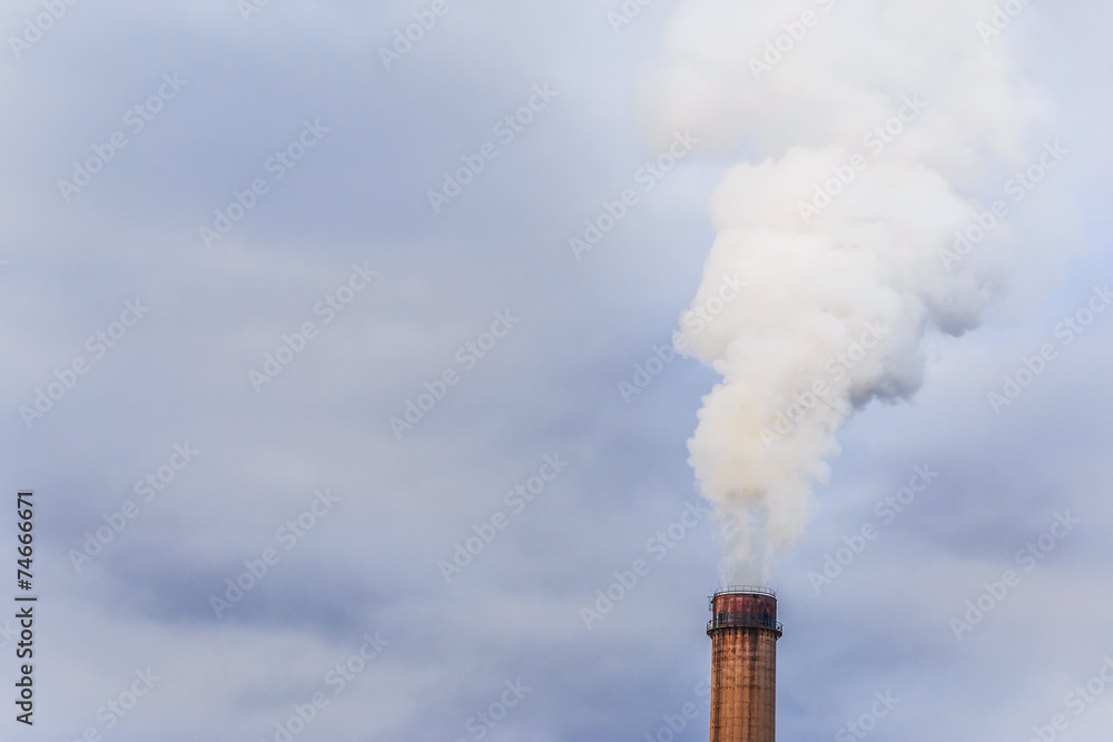 Heavy smoke from coal powered plant