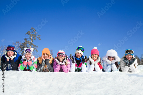 Obraz na płótnie teens on snow w salonie
