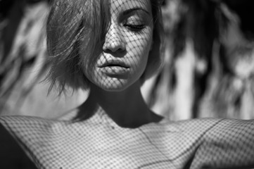 Fototapete Frauen Dame mit Netzmuster im Gesicht  © Egor Mayer