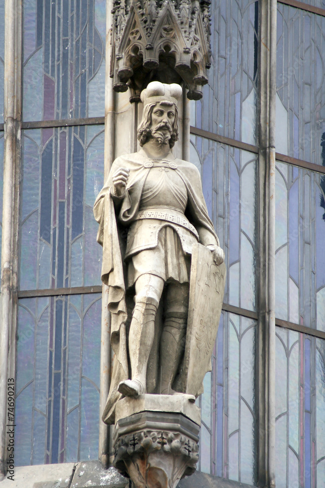 Obraz premium The knight's figure on a tower