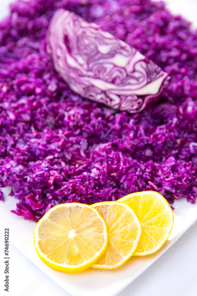 Rotkohl gerieben und geschnitten Rotkohl gerieben und geschnitten