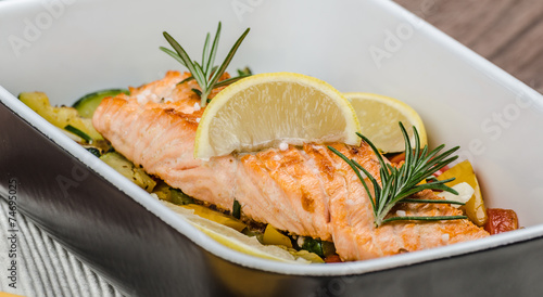 Salmon baked with thyme and Mediterranean vegetables