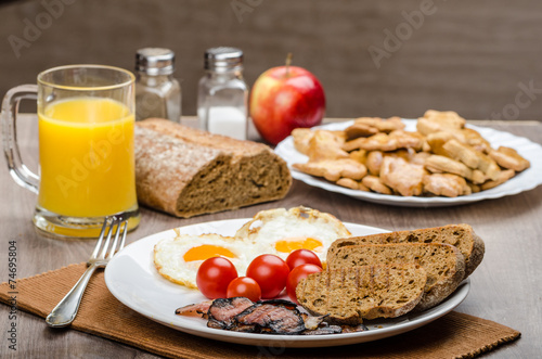 Breakfast- bacon, sausage, bread and eggs © Stepanek Photography