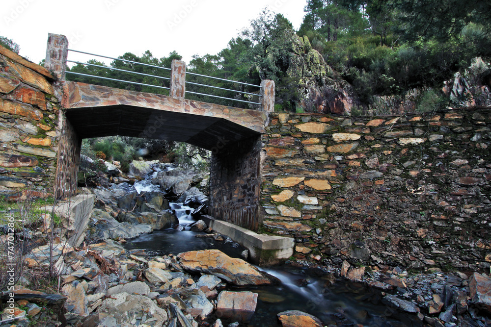 Puente en arroyo de Aralpino, Sauceda, Hurdes, España
Puente en arroyo de Aralpino, Sauceda, Hurdes, España