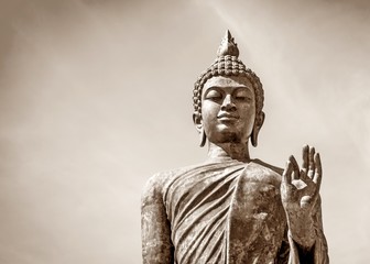 Rollo Buddha Stehender Buddha im sanften Licht  © panpote