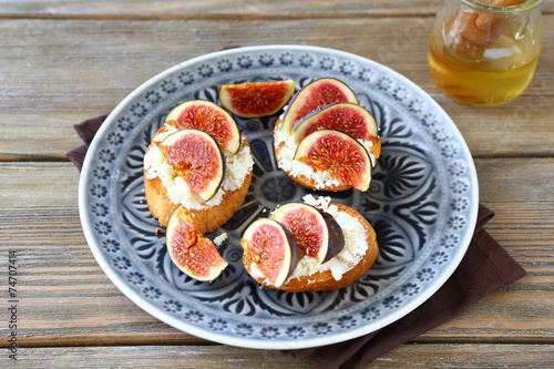 Bruschetta with cheese and figs on a plate