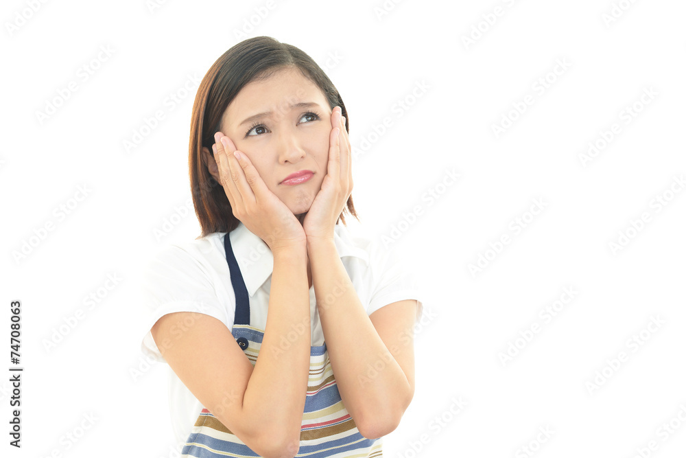 困った表情の主婦 困った表情の主婦