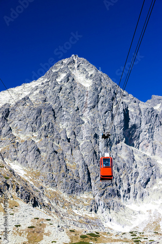 Fototapeta Naklejka Na Ścianę i Meble -  cable car to Lomnicky Peak, Vysoke Tatry (High Tatras), Slovakia