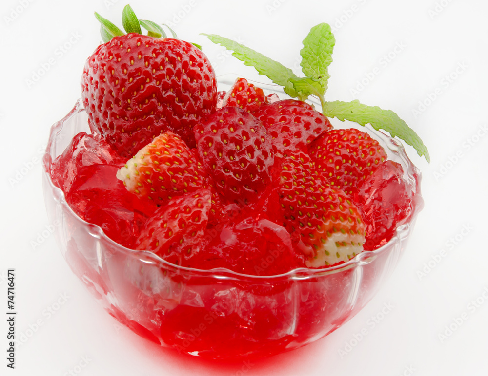 Ensalada de fresas con gelatina Ensalada de fresas con gelatina